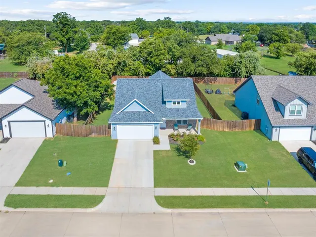 $315,000 | 608 Porcupine Drive, Springtown, TX 76082