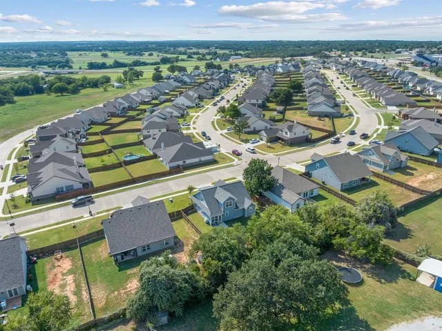 $315,000 | 608 Porcupine Drive, Springtown, TX 76082