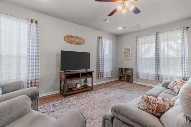 $315,000 | 608 Porcupine Drive, Springtown, TX 76082