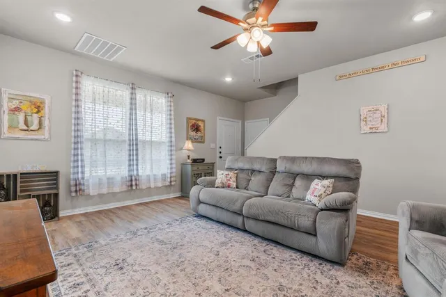 $315,000 | 608 Porcupine Drive, Springtown, TX 76082