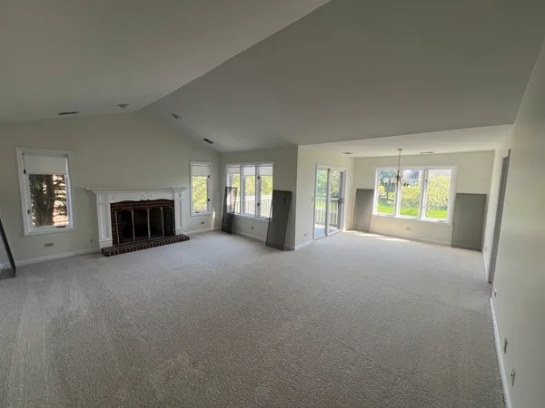 $425,000 | 1663 Courtland Drive, Arlington Heights, IL 60004