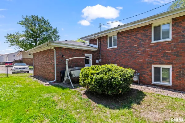$300,000 | 232 Dickinson Road, Springfield, IL 62704