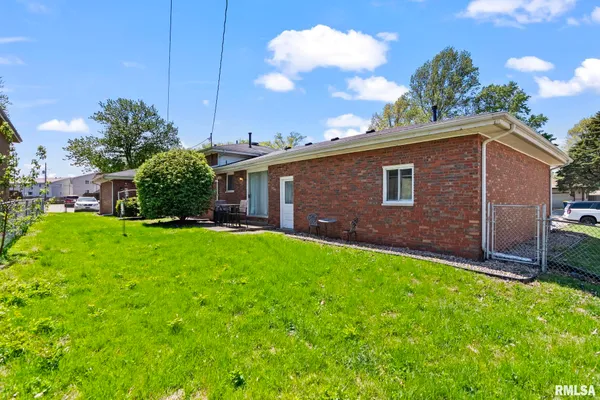 $300,000 | 232 Dickinson Road, Springfield, IL 62704