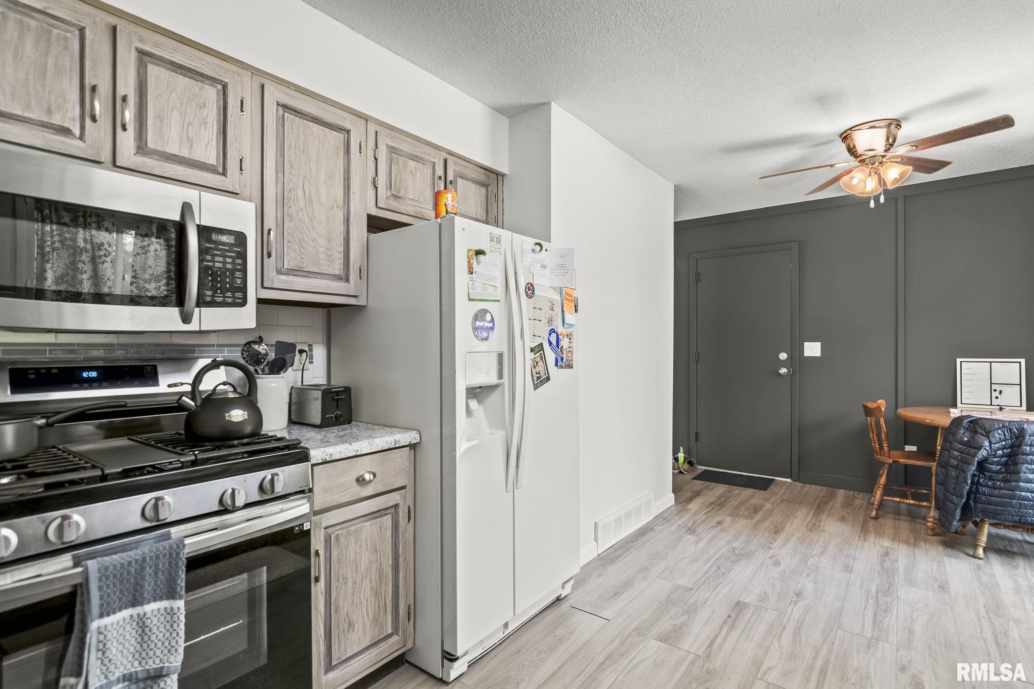 232 Dickinson Road Springfield, IL 62704 - Photo 8 of 39