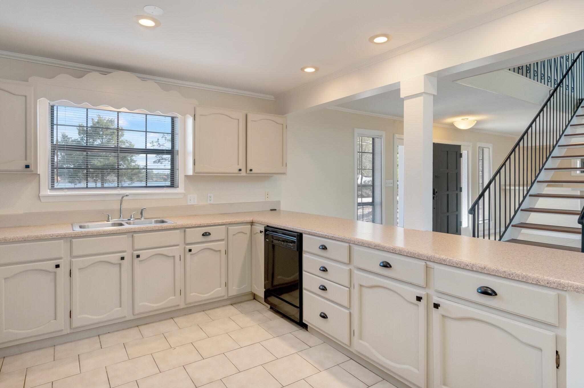 770 Lakeview Drive DeFuniak Springs, FL 32433 - Photo 12 of 33 12-web-or-mls-770 Lakeview Dr-08