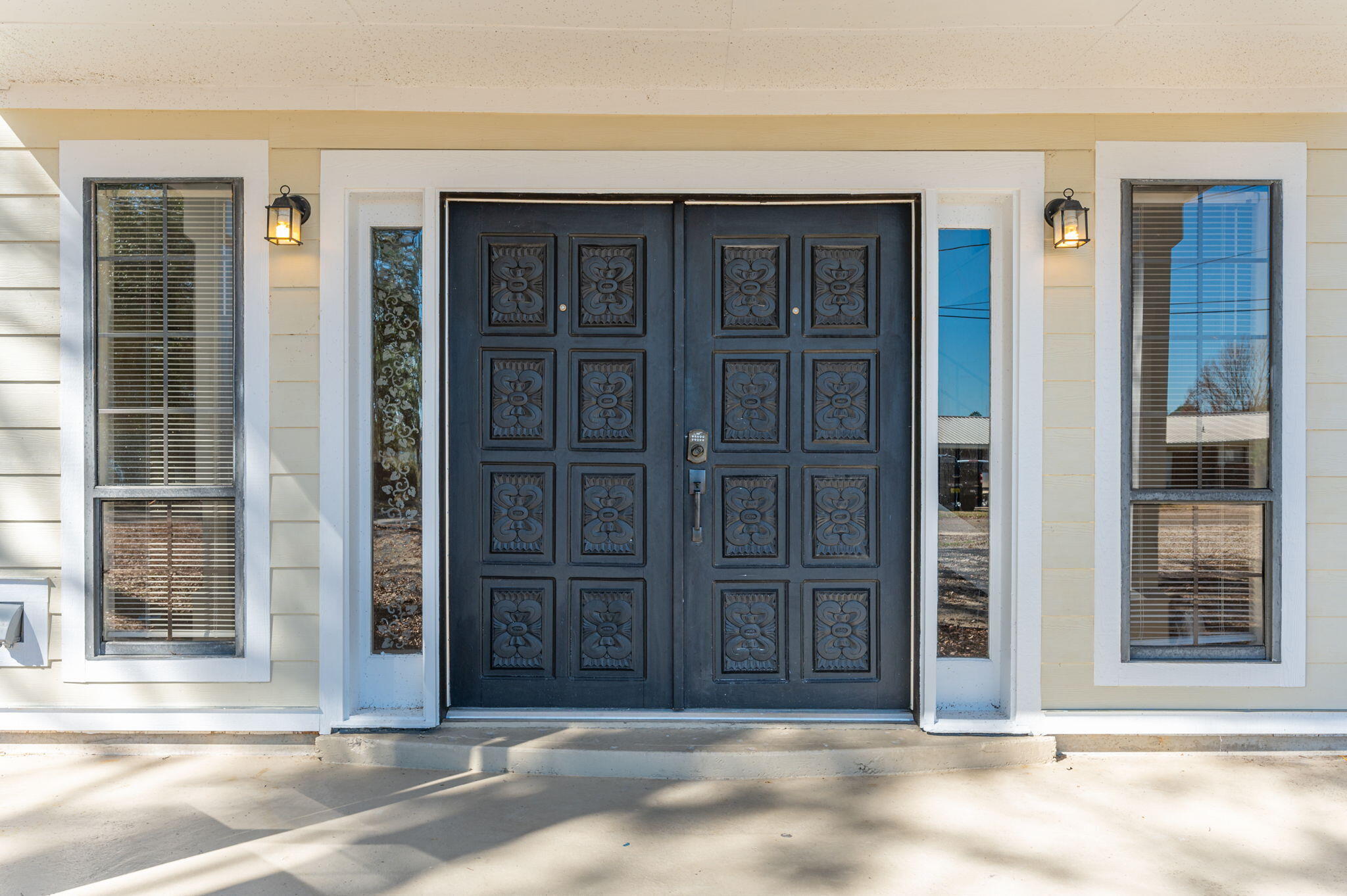 770 Lakeview Drive DeFuniak Springs, FL 32433 - Photo 4 of 33 4-web-or-mls-770 Lakeview Dr Exterior-4