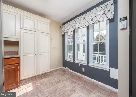 a view of an entryway with a livingroom