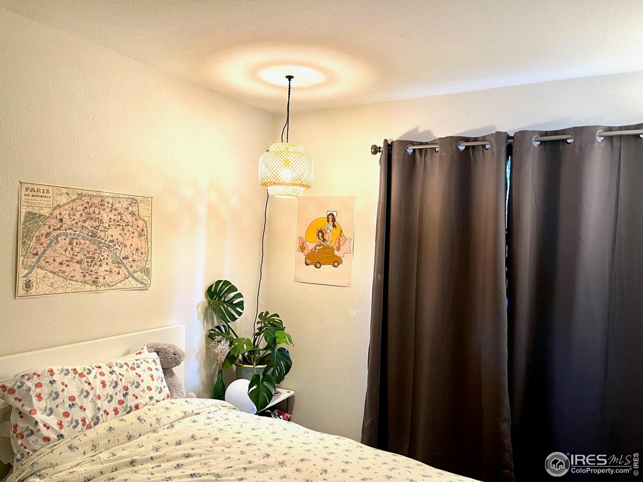 935 Broadway, Unit 106 Boulder, CO 80302 - Photo 11 of 34 a bedroom with a bed and a window