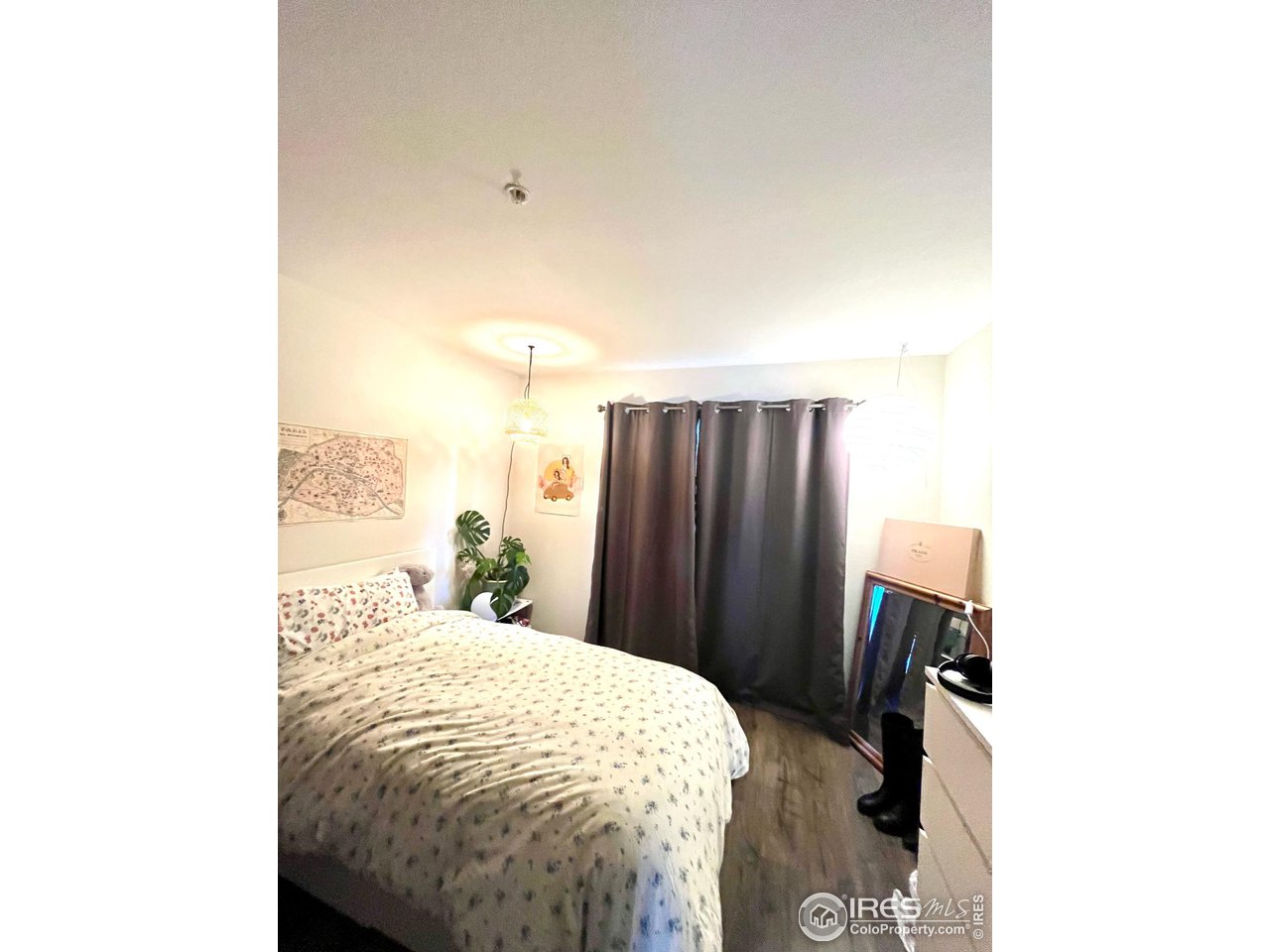 935 Broadway, Unit 106 Boulder, CO 80302 - Photo 12 of 34 a bedroom with a bed and a mirror