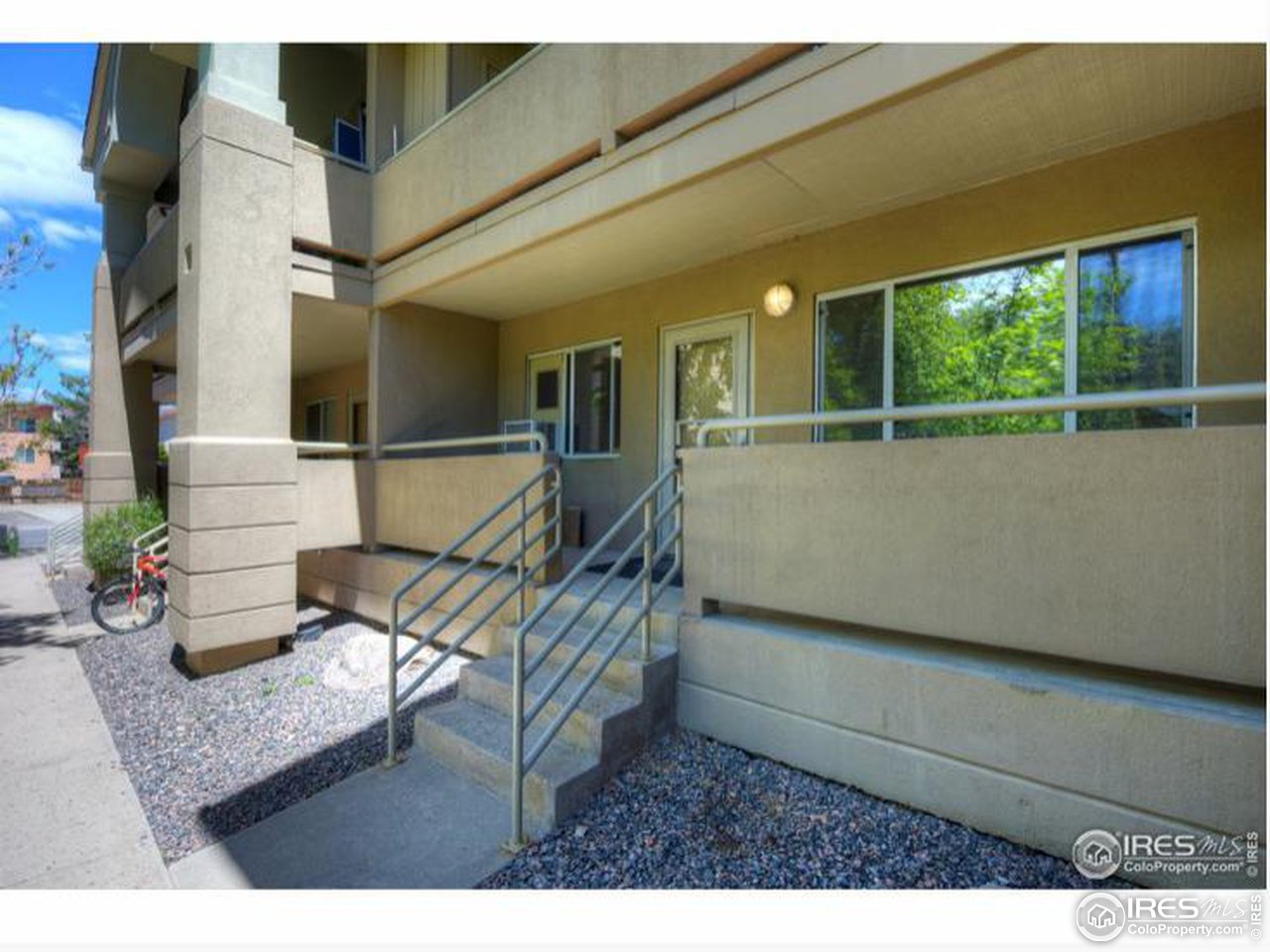 935 Broadway, Unit 106 Boulder, CO 80302 - Photo 17 of 34 a view of outdoor space and living room