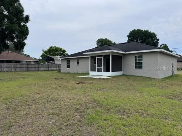 a view of a garden with a tree