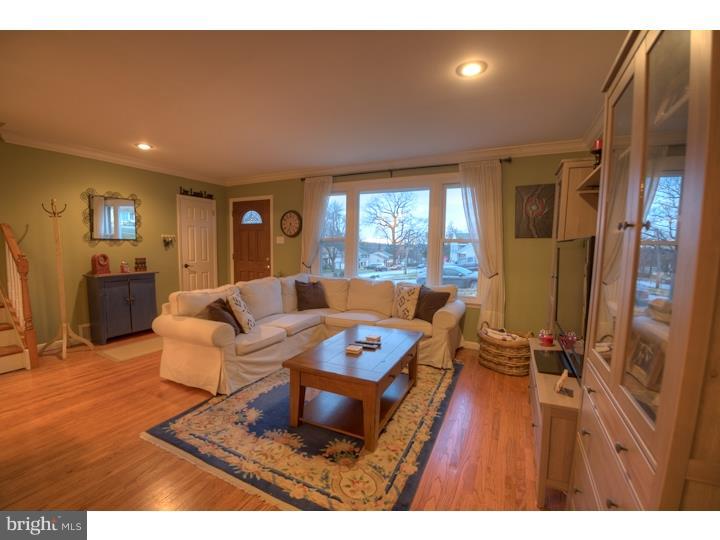 2877 Joyce Road Abington, PA 19001 - Photo 2 of 24 Living Room