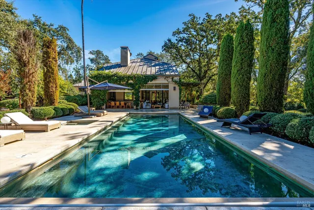 a view of a tennis court