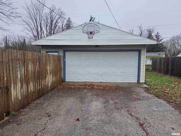 $100,000 | 1722 Harrison Street, Galesburg, IL 61401