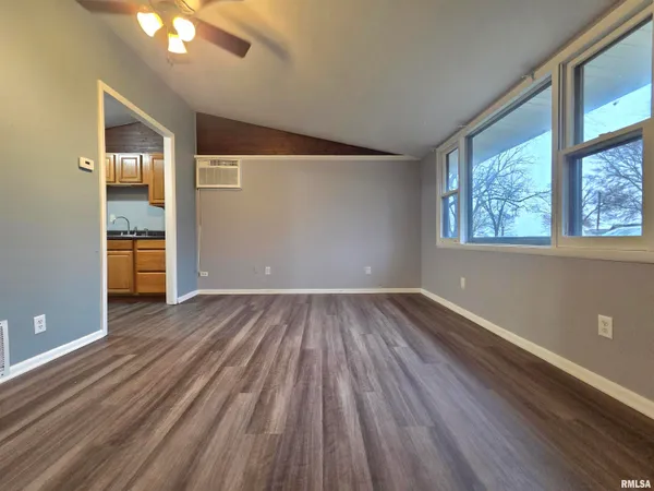 $100,000 | 1722 Harrison Street, Galesburg, IL 61401