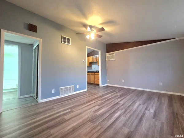 $100,000 | 1722 Harrison Street, Galesburg, IL 61401