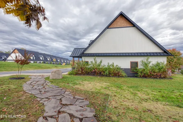 $528,699 | 410 Fleeta Williams Way, Sevierville, TN 37862