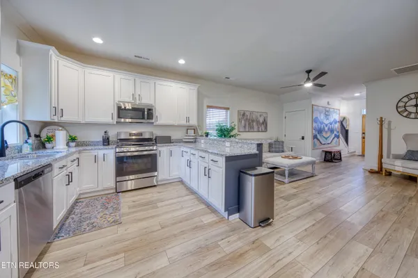 $528,699 | 410 Fleeta Williams Way, Sevierville, TN 37862