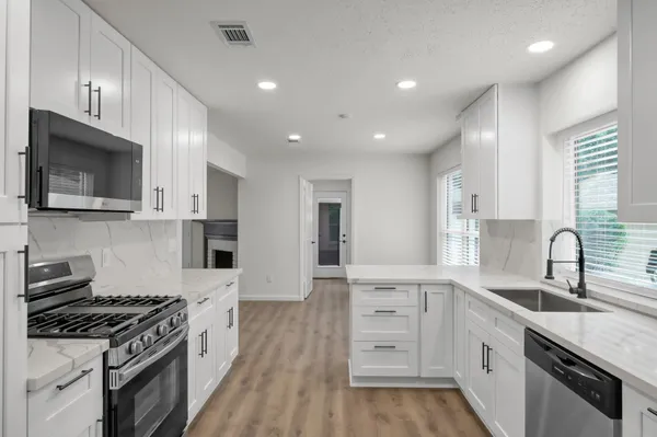 $587,000 | 155 Rushwing Place, The Woodlands, TX 77381