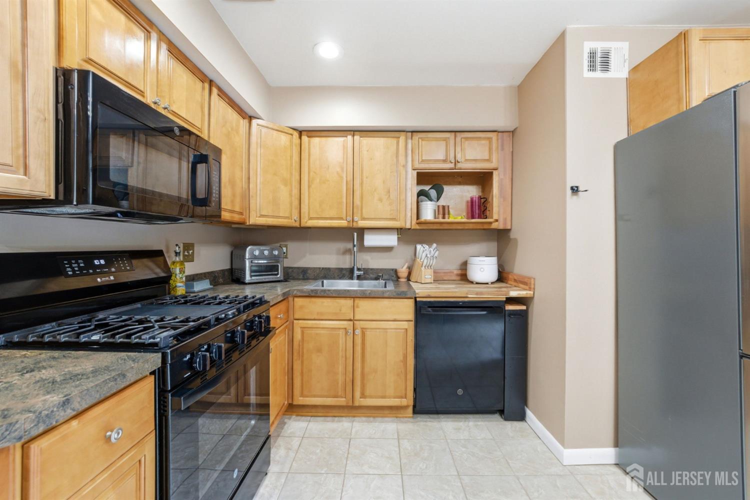 187 Evergreen Road, Unit 4A Edison, NJ 08837 - Photo 5 of 33