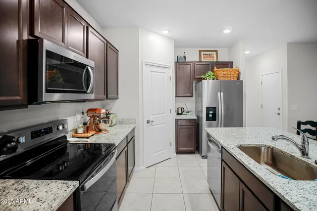 $469,900 | 2487 East Boulder Avenue, Apache Junction, AZ 85119