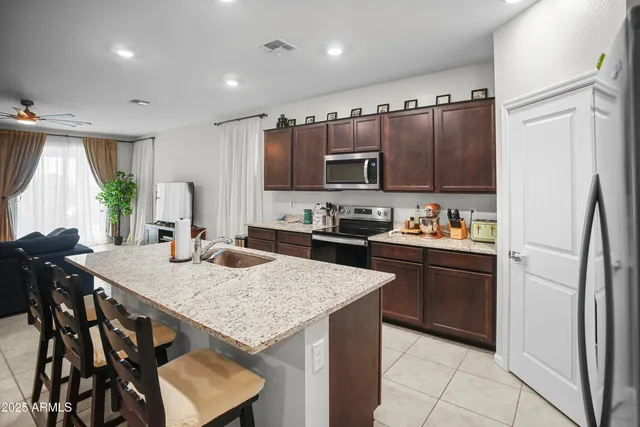 $469,900 | 2487 East Boulder Avenue, Apache Junction, AZ 85119