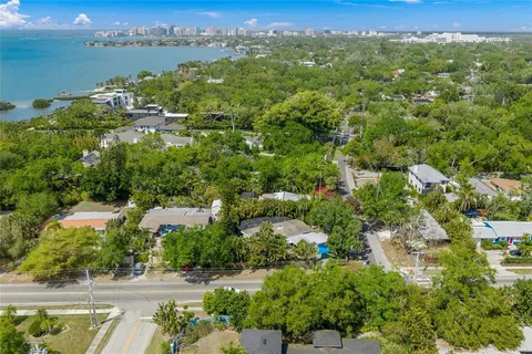 $1,195,000 | 3424 Old Oak Drive, Sarasota, FL 34239