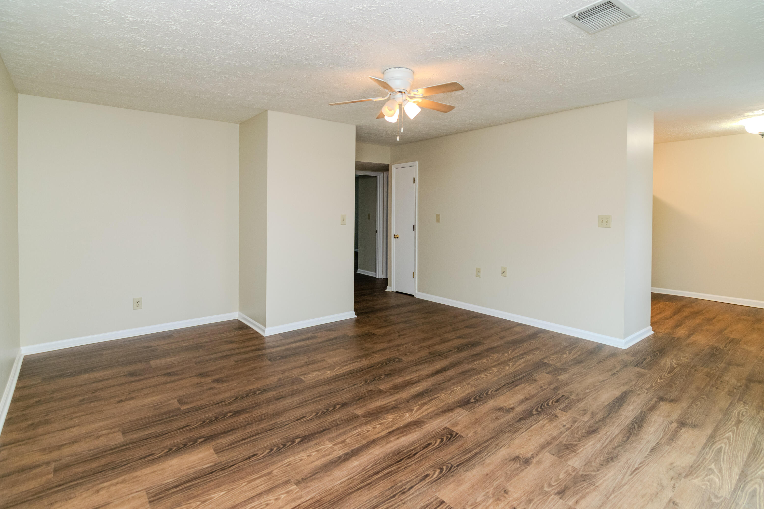 1310 Louisville Road, Unit 71 Frankfort, KY 40601 - Photo 5 of 25 living room