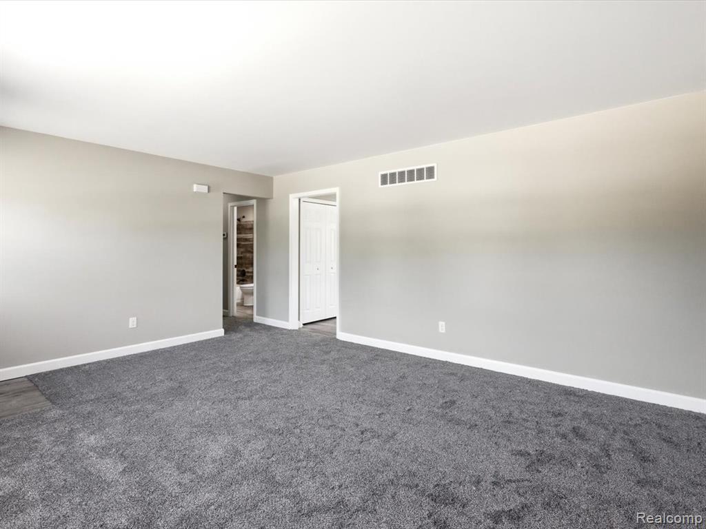 2921 Beach Road Port Huron, MI 48060 - Photo 10 of 29