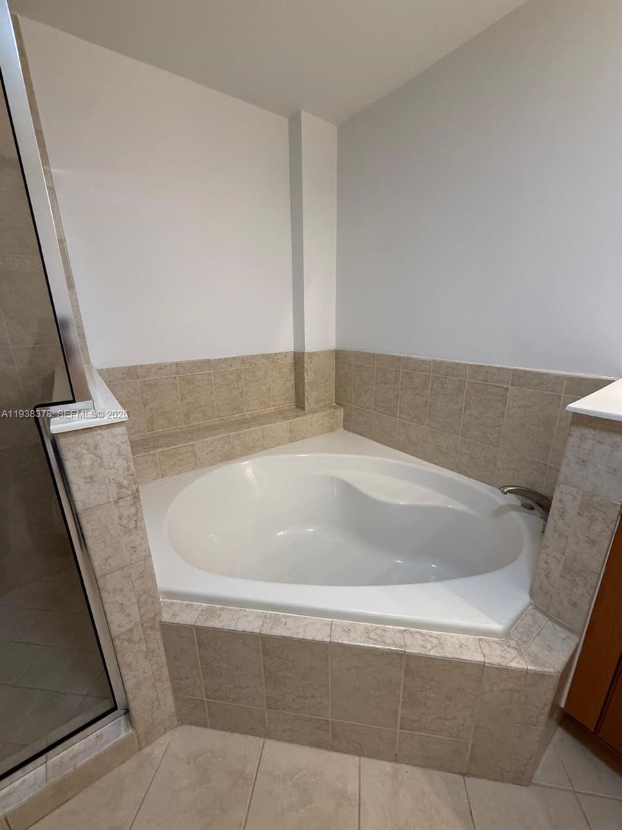 8390 Southwest 72nd Avenue, Unit 520 Miami, FL 33143 - Photo 49 of 61 a bath tub sitting in a bathroom