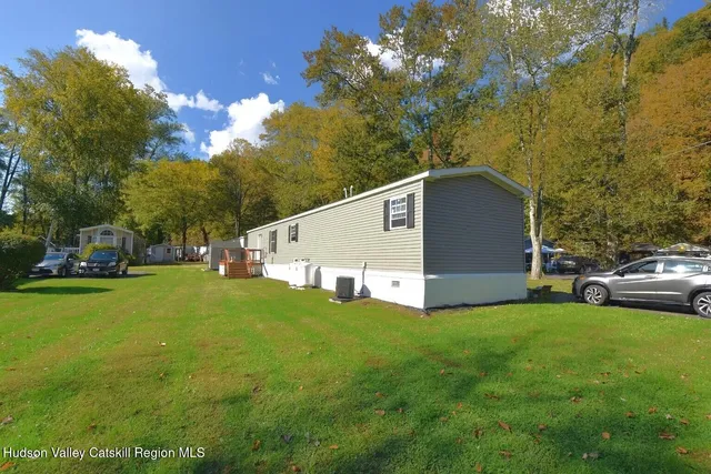 a view of a house with backyard