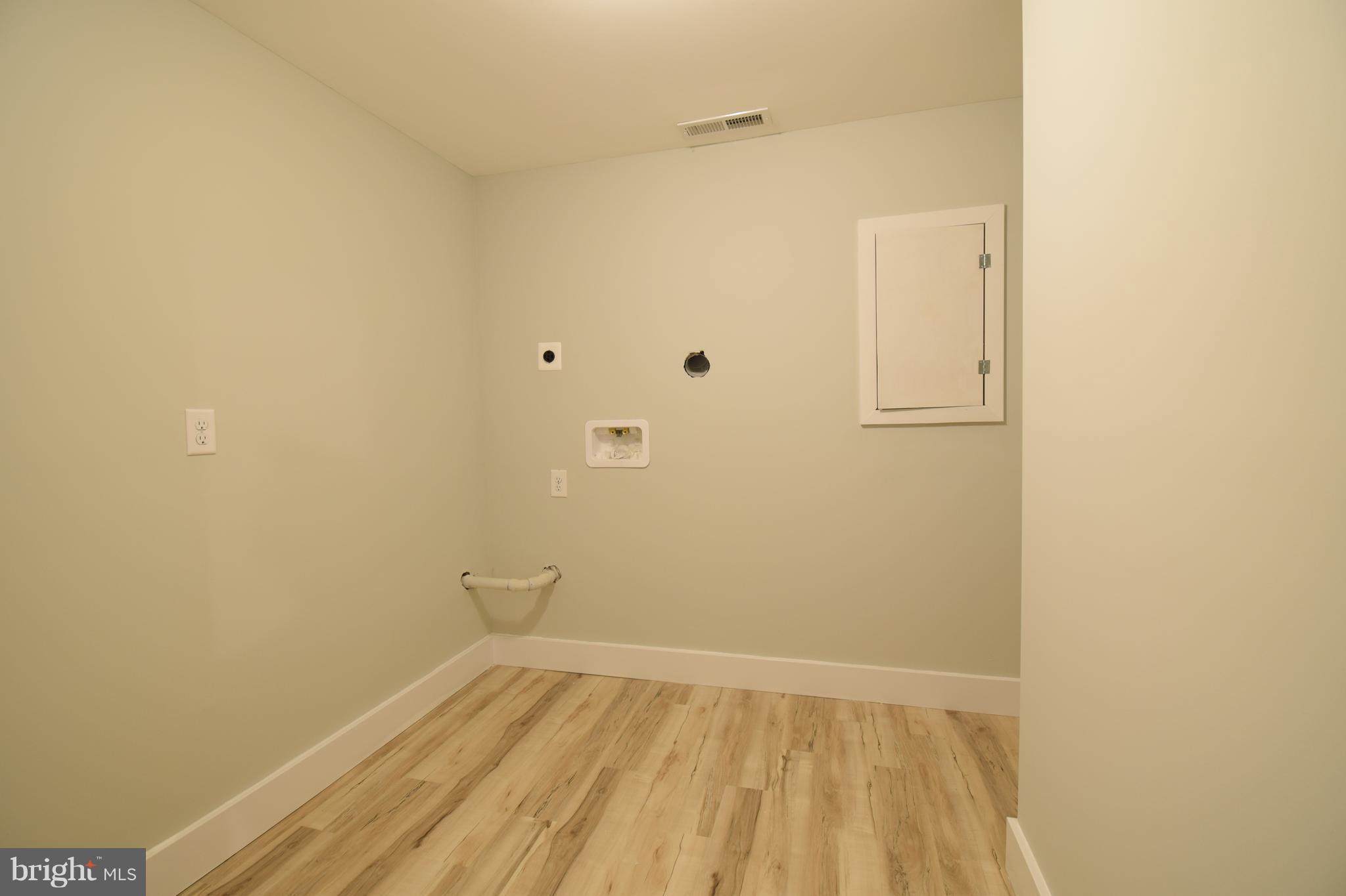 516 Pafel Road Annapolis, MD 21401 - Photo 28 of 30 Laundry room