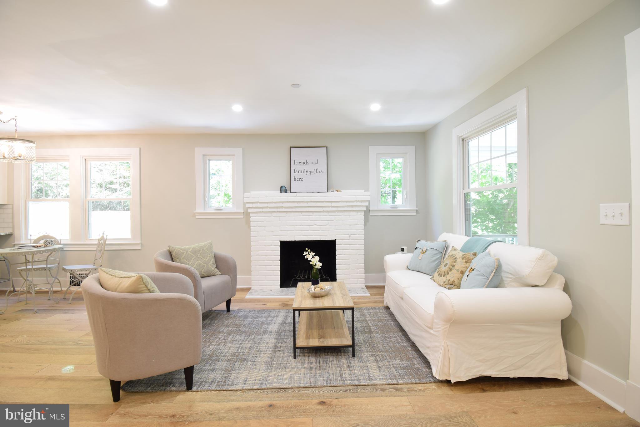 516 Pafel Road Annapolis, MD 21401 - Photo 4 of 30 Living room with large windows