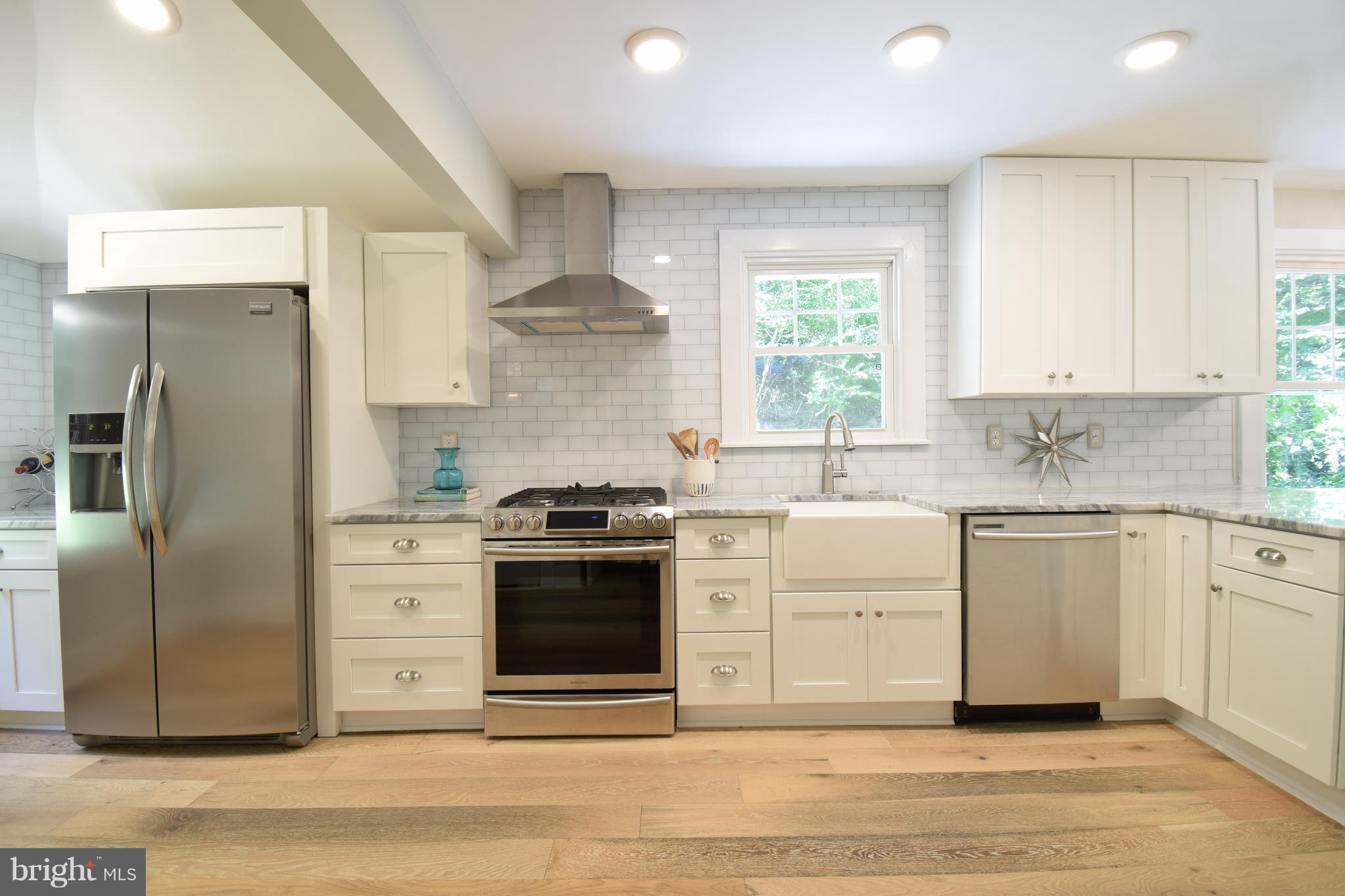516 Pafel Road Annapolis, MD 21401 - Photo 6 of 30 Kitchen with stainless, granite and glass tiles
