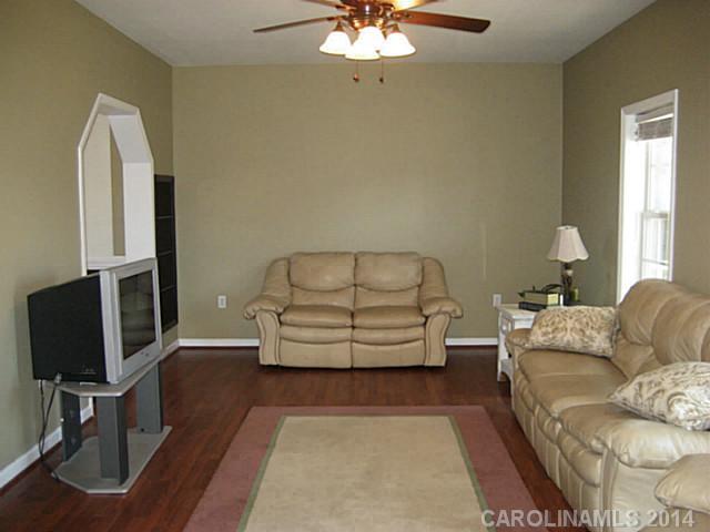 906 Houston Heights Road Charlotte, NC 28262 - Photo 3 of 15