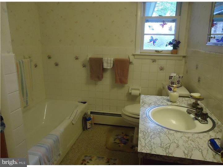 3200 Stoudts Ferry Bridge Road Reading, PA 19605 - Photo 11 of 18 Bathroom