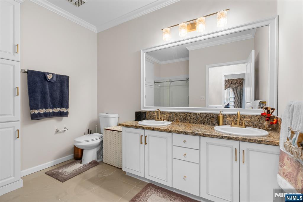 9203 Ravenscroft Road Clifton, NJ 07013 - Photo 10 of 16