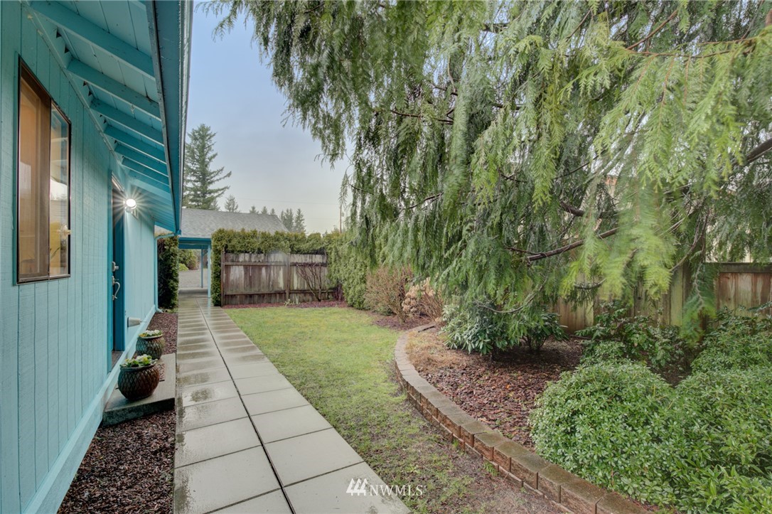 1104 Dyer Road Sultan, WA 98294 - Photo 21 of 40 a view of a back yard