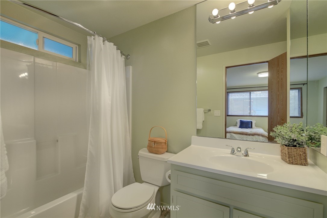 1104 Dyer Road Sultan, WA 98294 - Photo 30 of 40 a bathroom with a sink a toilet and shower