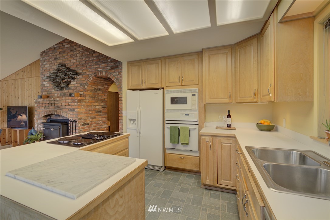 1104 Dyer Road Sultan, WA 98294 - Photo 10 of 40 a kitchen that has a sink a stove and a refrigerator