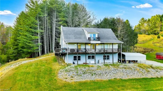 $975,000 | 886 Jefferson Highway, Mouth Of Wilson, VA 24363