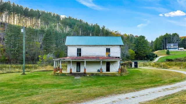 $975,000 | 886 Jefferson Highway, Mouth Of Wilson, VA 24363