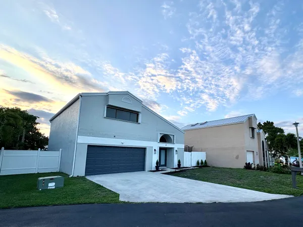 $560,000 | 3 Kyle Way, Boynton Beach, FL 33426