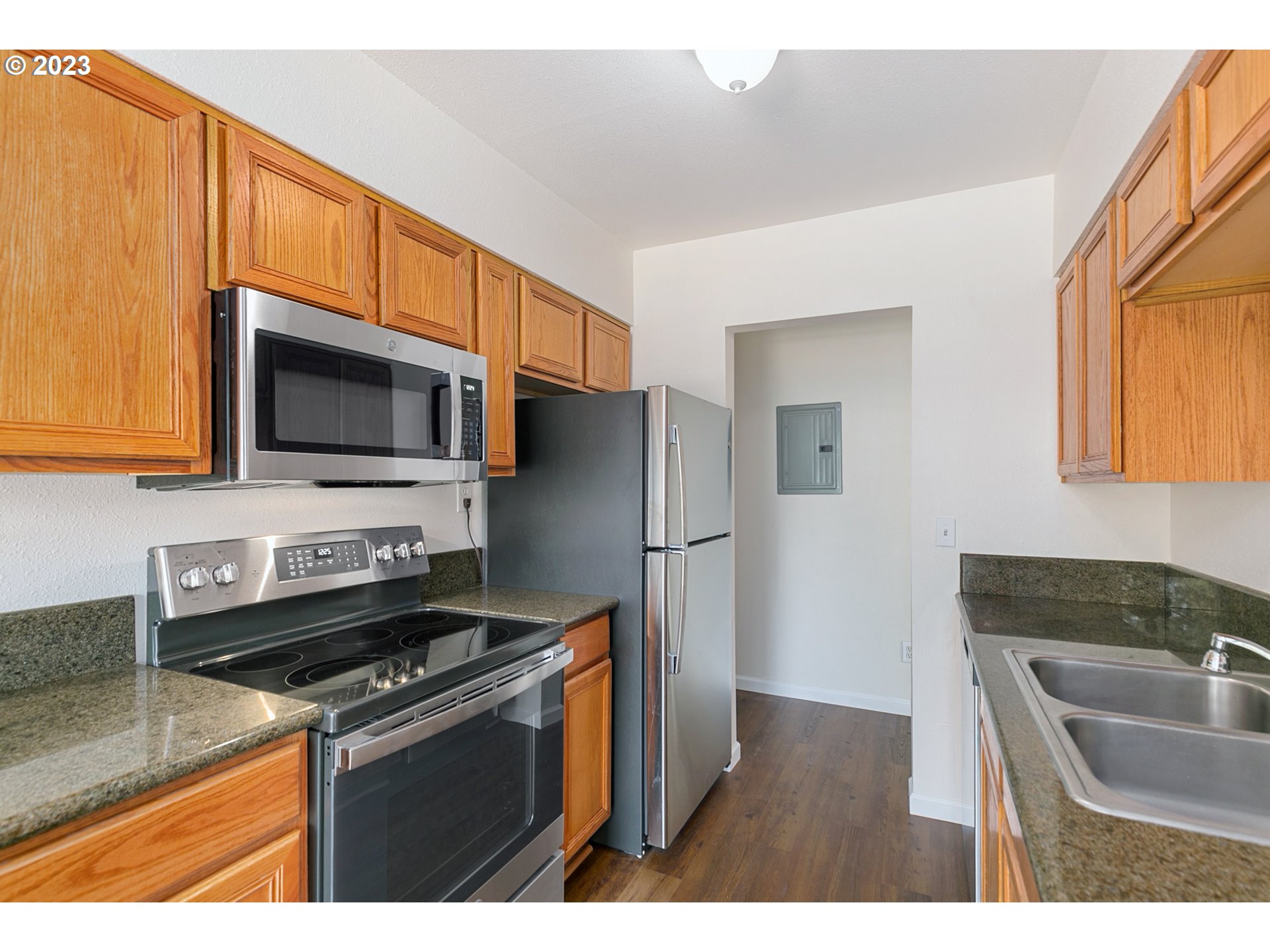 2102 Kelly Road, Unit 19 Vancouver, WA 98665 - Photo 3 of 33 Kitchen