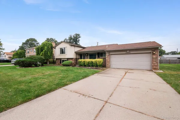 $319,000 | 38684 Meadowlawn Street, Wayne, MI 48184