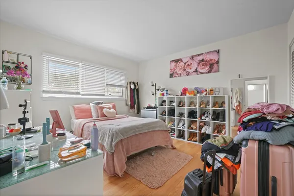 a livingroom with workspace and a window