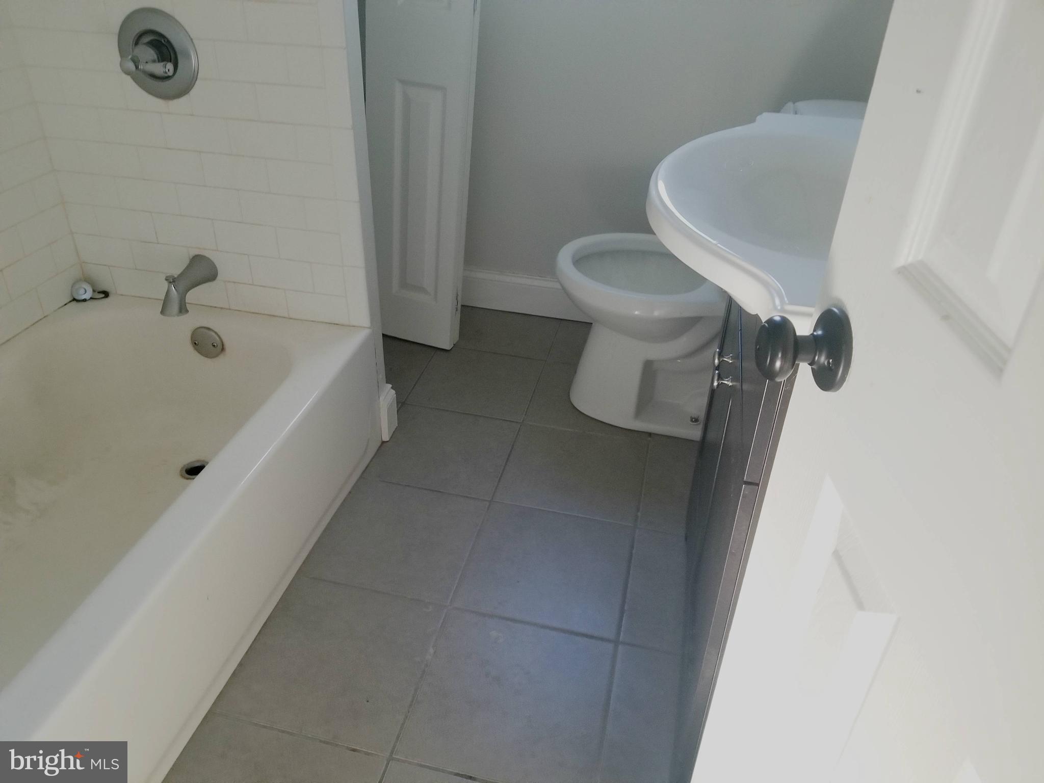 7812 E Road Pasadena, MD 21122 - Photo 14 of 19 Interior