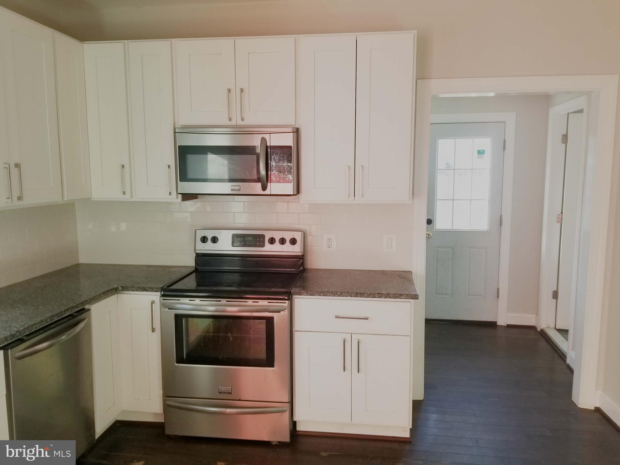7812 E Road Pasadena, MD 21122 - Photo 8 of 19 Interior