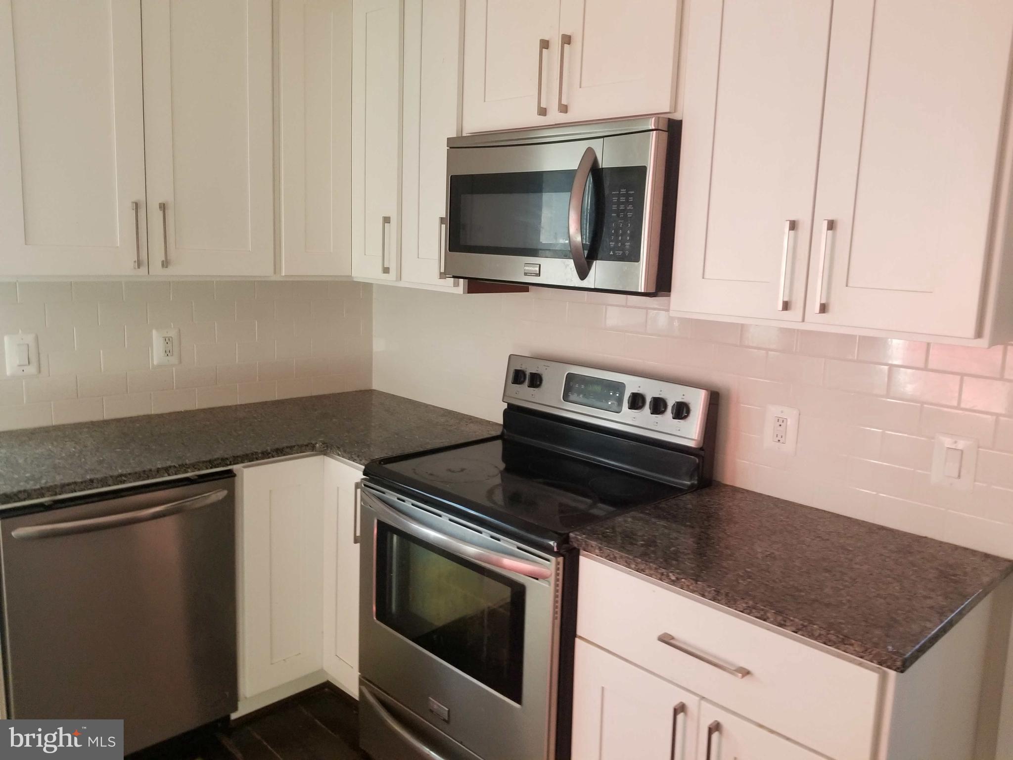 7812 E Road Pasadena, MD 21122 - Photo 9 of 19 Interior