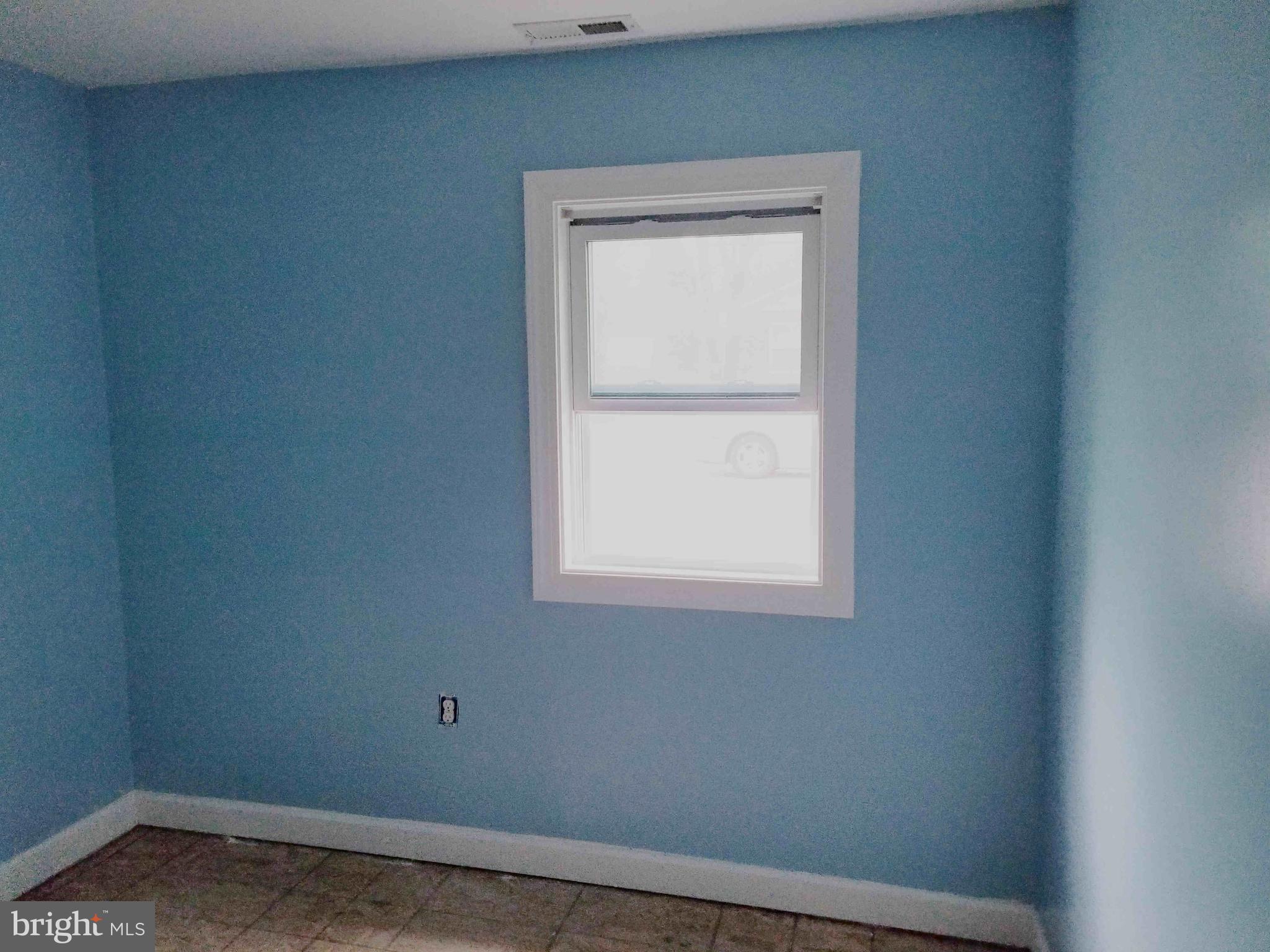 7812 E Road Pasadena, MD 21122 - Photo 10 of 19 Interior